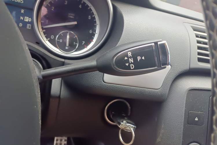 Used Mercedes-Benz R-Class 2014 R 320 4MATIC Business Model Gear Lever