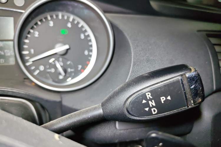 Used Mercedes-Benz R-Class 2014 R 320 4MATIC Business Model Gear Lever