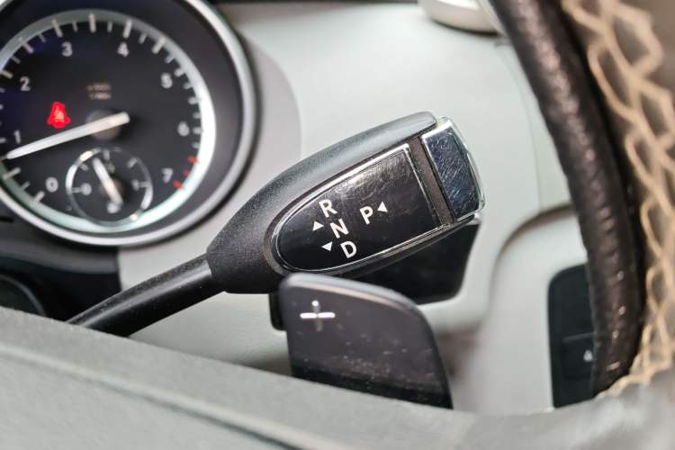 Used Mercedes-Benz R-Class 2014 R 400 4MATIC Business Model Gear Lever