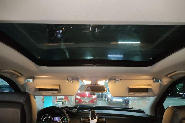 Used Mercedes-Benz R-Class 2014 R 320 4MATIC Business Model Headliner
