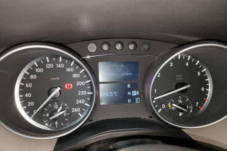 Used Mercedes-Benz R-Class 2014 R 400 4MATIC Business Model Instrument Cluster