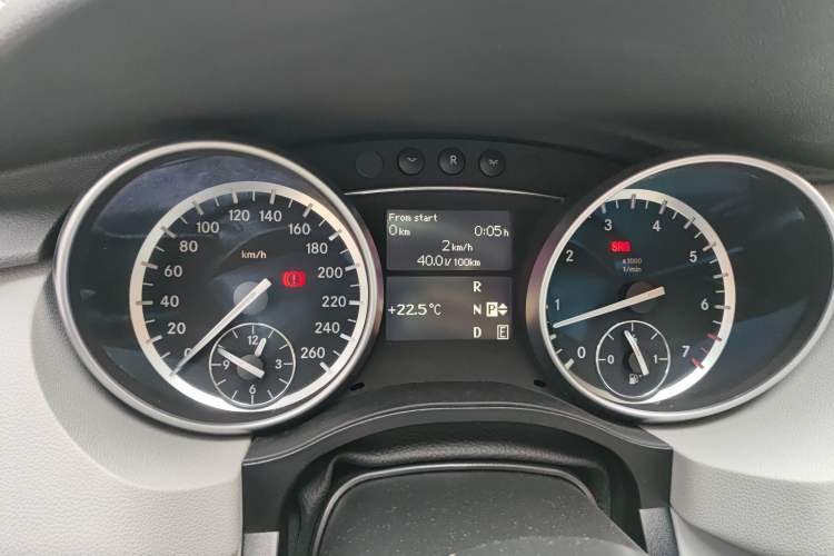 Used Mercedes-Benz R-Class 2014 R 320 4MATIC Business Model Instrument Cluster