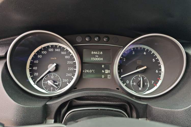 Used Mercedes-Benz R-Class 2014 R 320 4MATIC Business Model Instrument Cluster