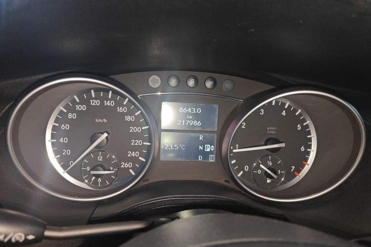 Used Mercedes-Benz R-Class 2014 R 320 4MATIC Luxury Model Instrument Cluster