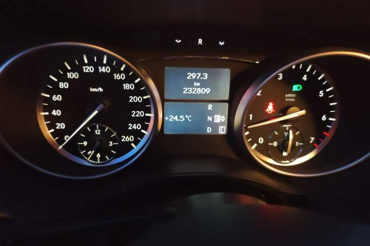 Used Mercedes-Benz R-Class 2014 R 320 4MATIC Business Model Instrument Cluster
