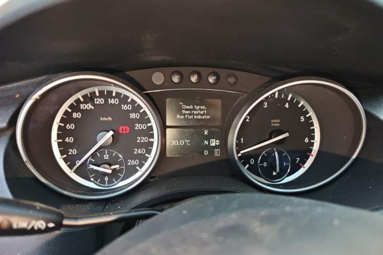 Used Mercedes-Benz R-Class 2014 R 320 4MATIC Luxury Model Instrument Cluster