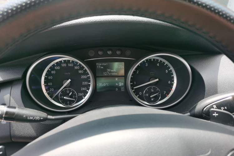 Used Mercedes-Benz R-Class 2014 R 320 4MATIC Business Model Instrument Cluster