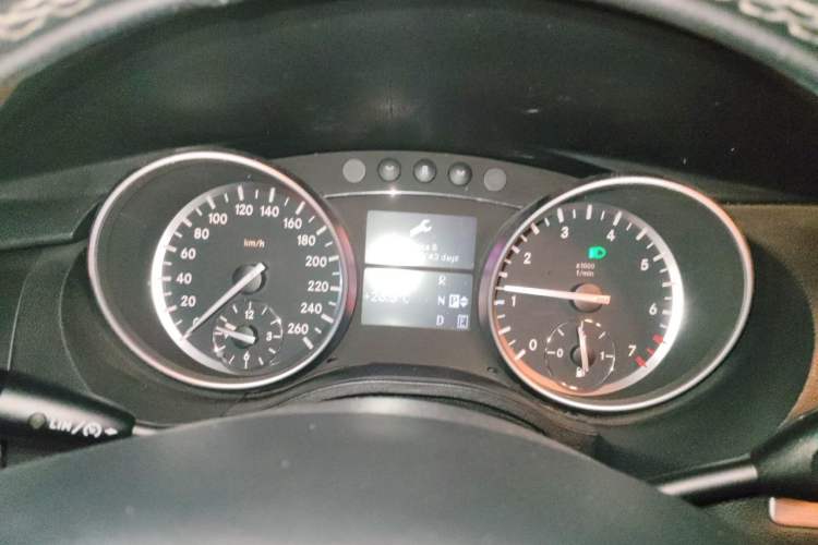 Used Mercedes-Benz R-Class 2014 R 320 4MATIC Business Model Instrument Cluster