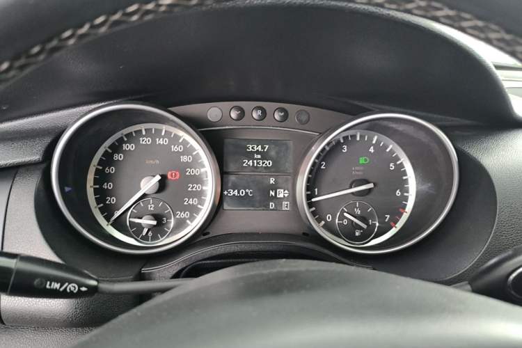 Used Mercedes-Benz R-Class 2014 R 320 4MATIC Business Model Instrument Cluster