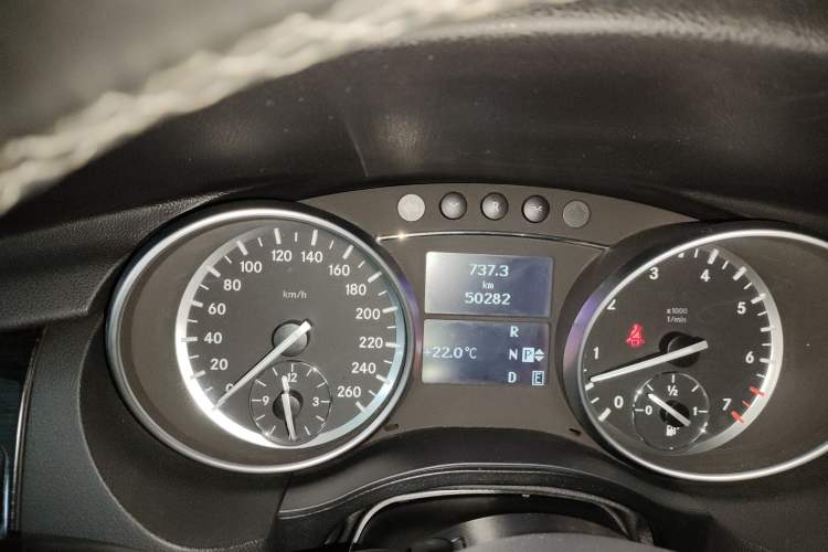 Used Mercedes-Benz R-Class 2014 R 320 4MATIC Business Model Instrument Cluster
