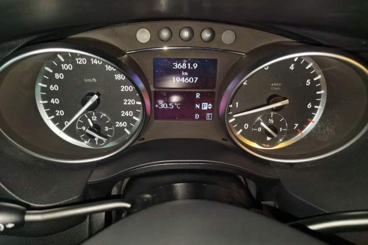 Used Mercedes-Benz R-Class 2014 R 320 4MATIC Business Model Instrument Cluster