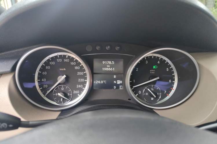 Used Mercedes-Benz R-Class 2014 R 400 4MATIC Luxury Model Instrument Cluster
