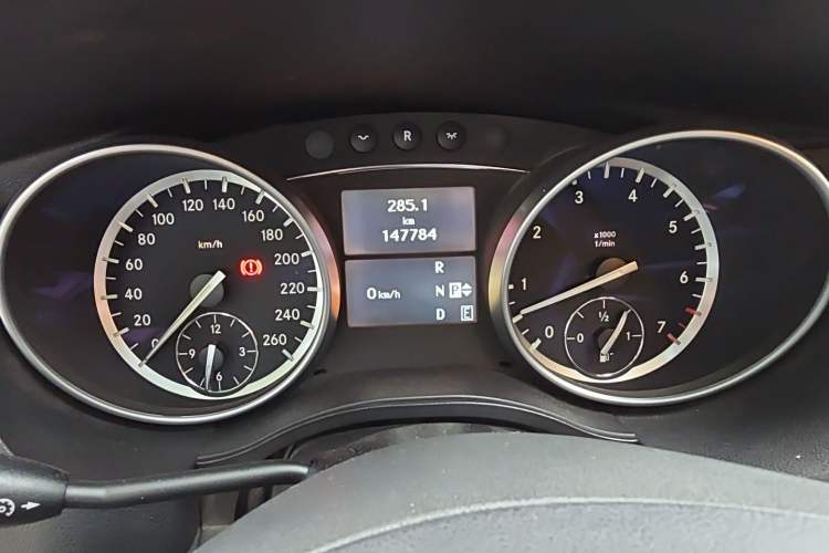 Used Mercedes-Benz R-Class 2014 R 320 4MATIC Business Model Instrument Cluster