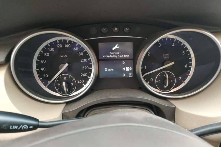 Used Mercedes-Benz R-Class 2014 R 320 4MATIC Luxury Model Instrument Cluster