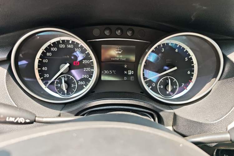 Used Mercedes-Benz R-Class 2014 R 320 4MATIC Business Model Instrument Cluster