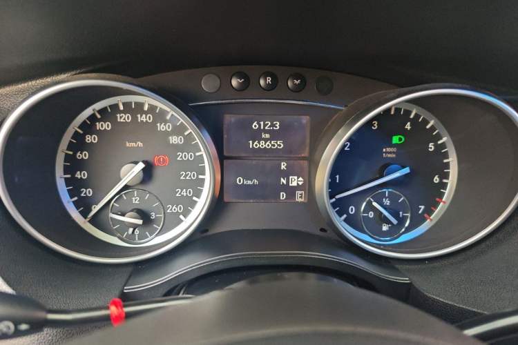 Used Mercedes-Benz R-Class 2014 R 320 4MATIC Luxury Model Instrument Cluster
