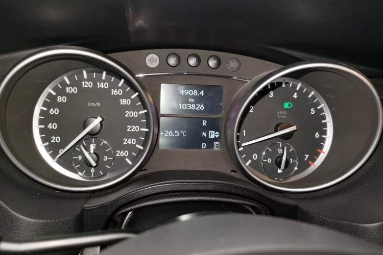 Used Mercedes-Benz R-Class 2014 R 320 4MATIC Business Model Instrument Cluster