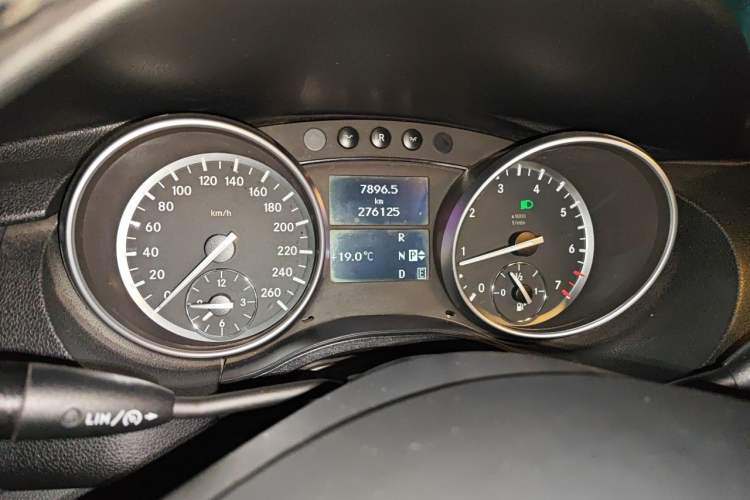 Used Mercedes-Benz R-Class 2014 R 400 4MATIC Business Model Instrument Cluster
