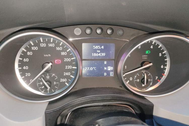 Used Mercedes-Benz R-Class 2014 R 320 4MATIC Business Model Instrument Cluster