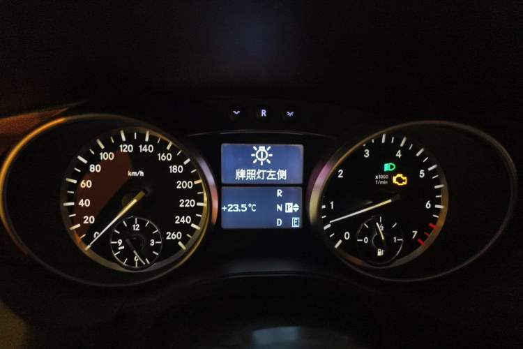 Used Mercedes-Benz R-Class 2014 R 320 4MATIC Business Model Instrument Cluster