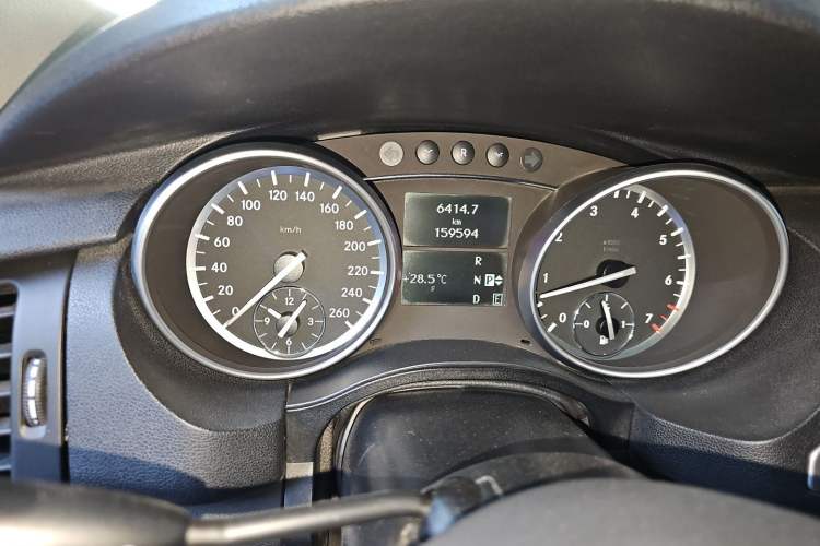 Used Mercedes-Benz R-Class 2014 R 320 4MATIC Business Model Instrument Cluster