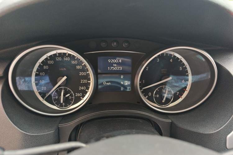Used Mercedes-Benz R-Class 2014 R 320 4MATIC Business Model Instrument Cluster
