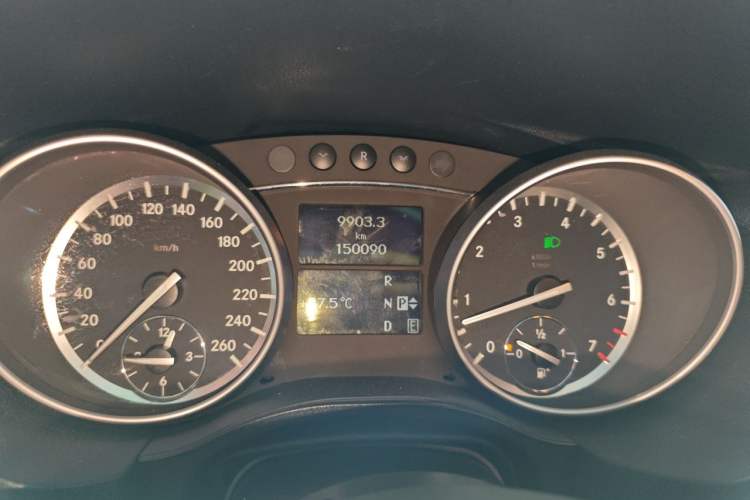 Used Mercedes-Benz R-Class 2014 R 320 4MATIC Business Model Instrument Cluster