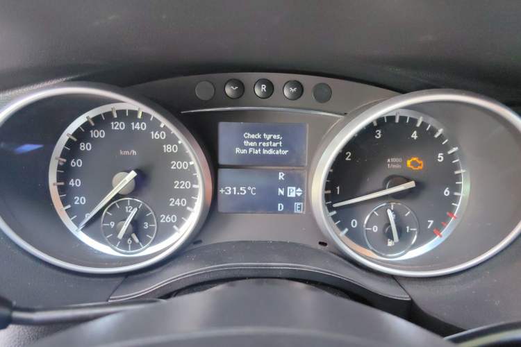 Used Mercedes-Benz R-Class 2014 R 320 4MATIC Luxury Model Instrument Cluster