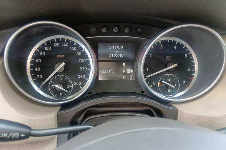 Used Mercedes-Benz R-Class 2014 R 320 4MATIC Luxury Model Instrument Cluster