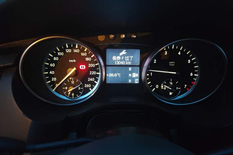 Used Mercedes-Benz R-Class 2014 R 320 4MATIC Business Model Instrument Cluster