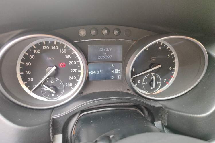 Used Mercedes-Benz R-Class 2014 R 320 4MATIC Business Model Instrument Cluster