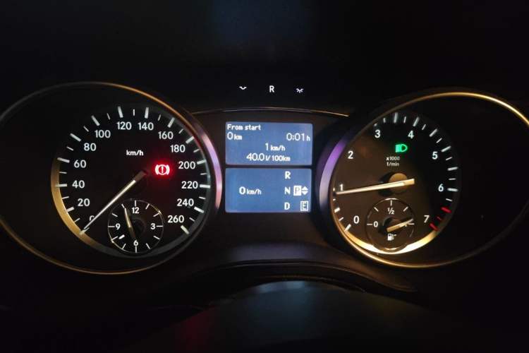 Used Mercedes-Benz R-Class 2014 R 320 4MATIC Business Model Instrument Cluster
