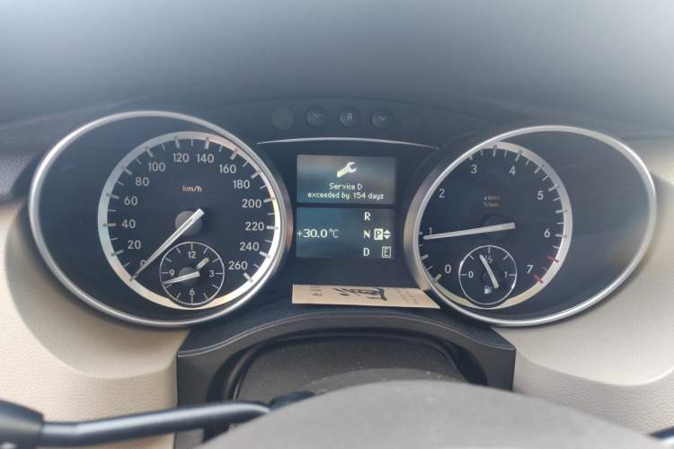 Used Mercedes-Benz R-Class 2014 R 320 4MATIC Luxury Model Instrument Cluster