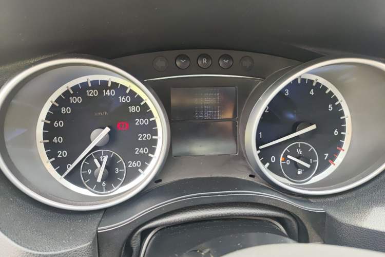 Used Mercedes-Benz R-Class 2014 R 320 4MATIC Business Model Instrument Cluster