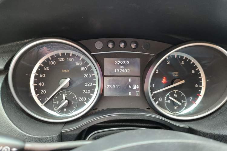Used Mercedes-Benz R-Class 2014 R 320 4MATIC Business Model Instrument Cluster