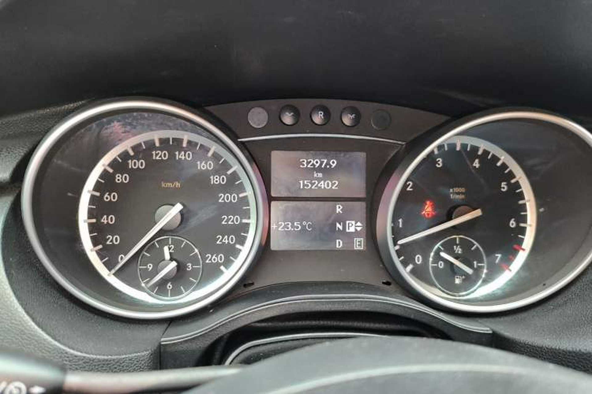 Used Mercedes-Benz R-Class 2014 R 320 4MATIC Business Model Instrument Cluster