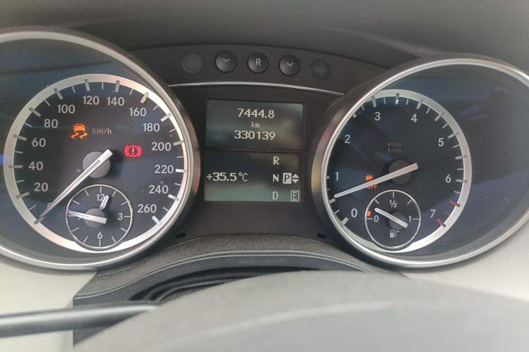 Used Mercedes-Benz R-Class 2014 R 400 4MATIC Business Model Instrument Cluster