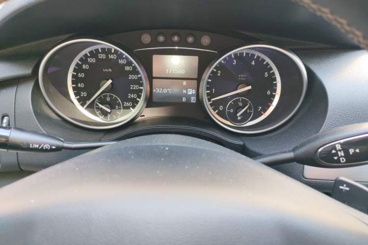 Used Mercedes-Benz R-Class 2014 R 320 4MATIC Business Model Instrument Cluster