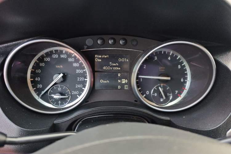 Used Mercedes-Benz R-Class 2014 R 320 4MATIC Business Model Instrument Cluster