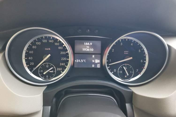 Used Mercedes-Benz R-Class 2014 R 320 4MATIC Luxury Model Instrument Cluster