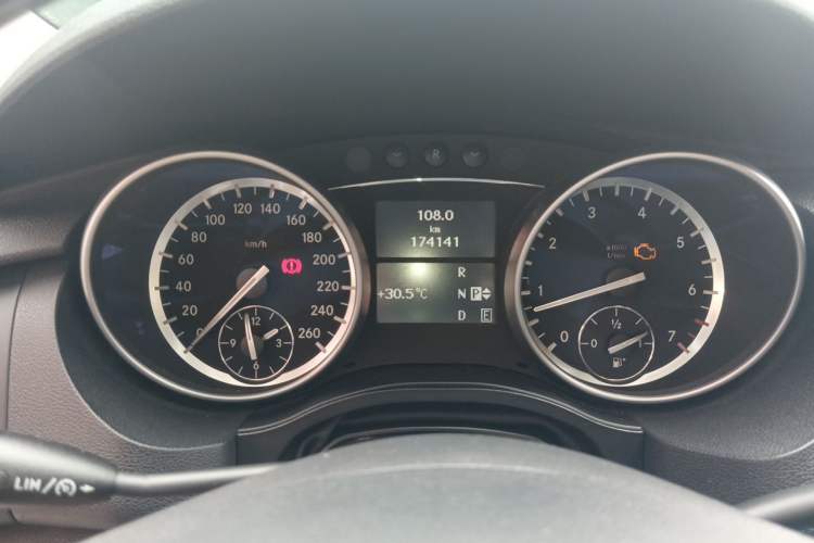 Used Mercedes-Benz R-Class 2014 R 320 4MATIC Business Model Instrument Cluster