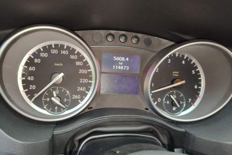 Used Mercedes-Benz R-Class 2014 R 320 4MATIC Business Model Instrument Cluster