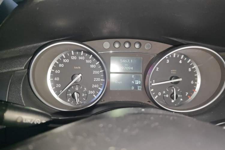 Used Mercedes-Benz R-Class 2014 R 400 4MATIC Business Model Instrument Cluster