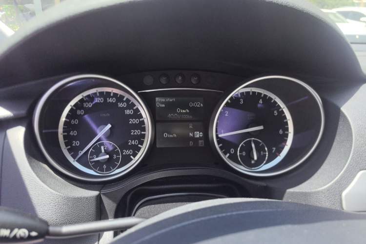 Used Mercedes-Benz R-Class 2014 R 320 4MATIC Business Model Instrument Cluster