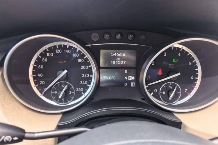 Used Mercedes-Benz R-Class 2014 R 400 4MATIC Luxury Model Instrument Cluster