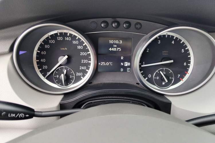Used Mercedes-Benz R-Class 2014 R 320 4MATIC Business Model Instrument Cluster