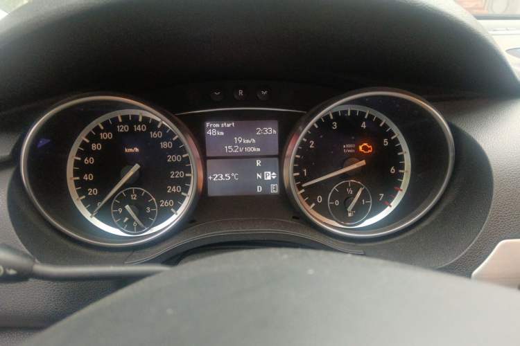Used Mercedes-Benz R-Class 2014 R 320 4MATIC Business Model Instrument Cluster