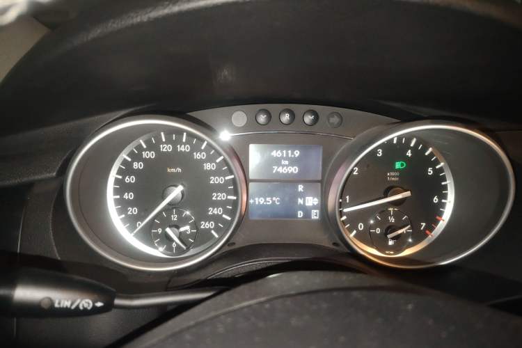 Used Mercedes-Benz R-Class 2014 R 320 4MATIC Business Model Instrument Cluster