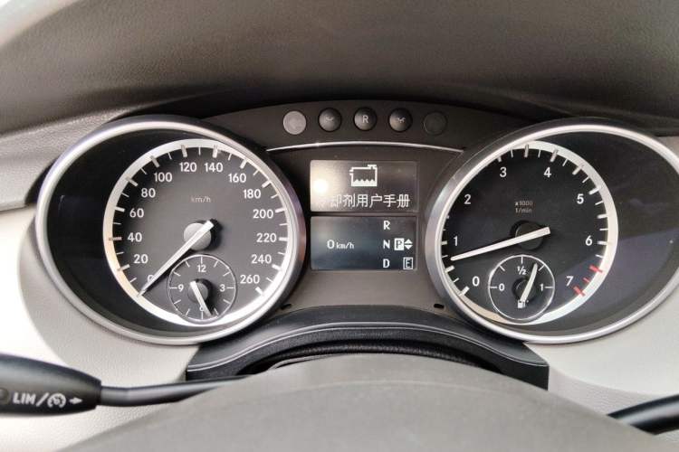 Used Mercedes-Benz R-Class 2014 R 320 4MATIC Luxury Model Instrument Cluster