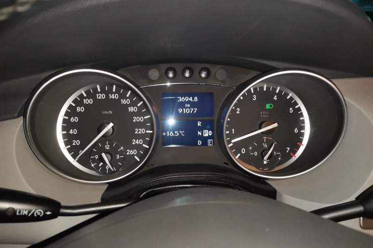 Used Mercedes-Benz R-Class 2014 R 320 4MATIC Business Model Instrument Cluster